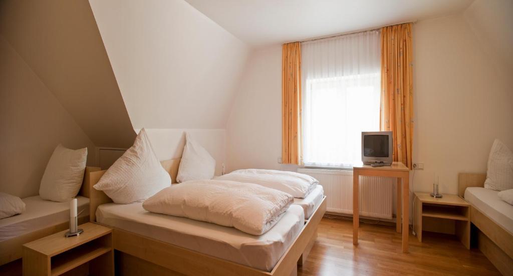 Pension Zum Lowen ドルンビルン 部屋 写真